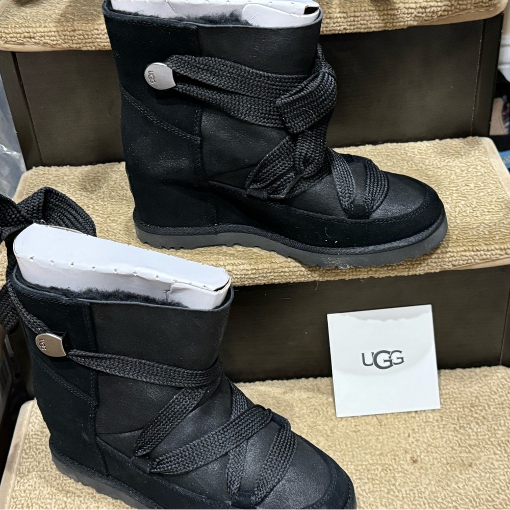 Ugg Classic Femme Lace-up Suede boots
